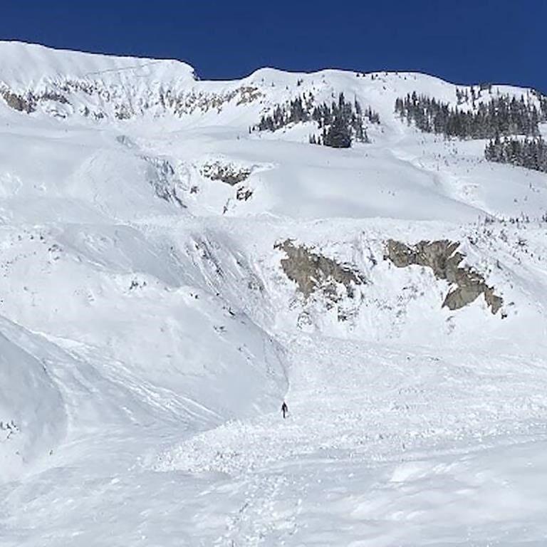 2 skiers killed in large late-winter avalanches in Colorado